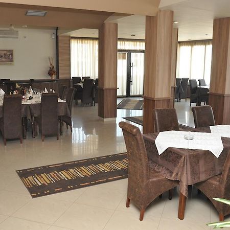 Hotel Extra Lion Md Ниш Ресторан фото