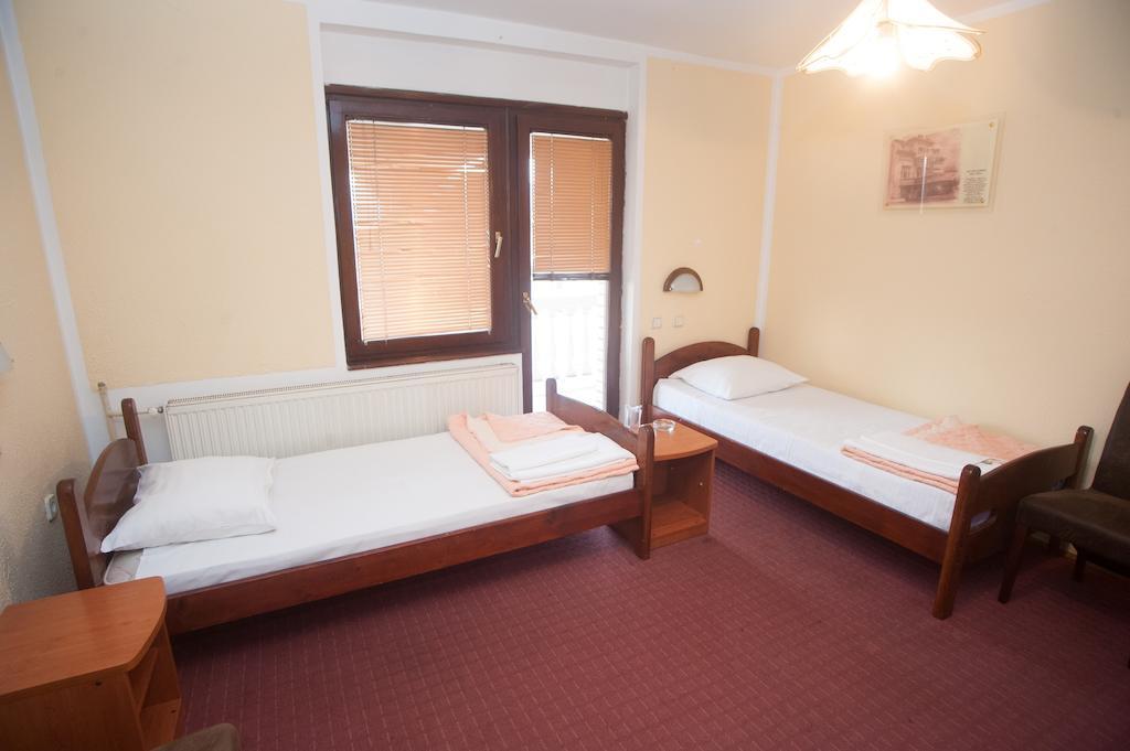 Hotel Extra Lion Md Ниш Экстерьер фото