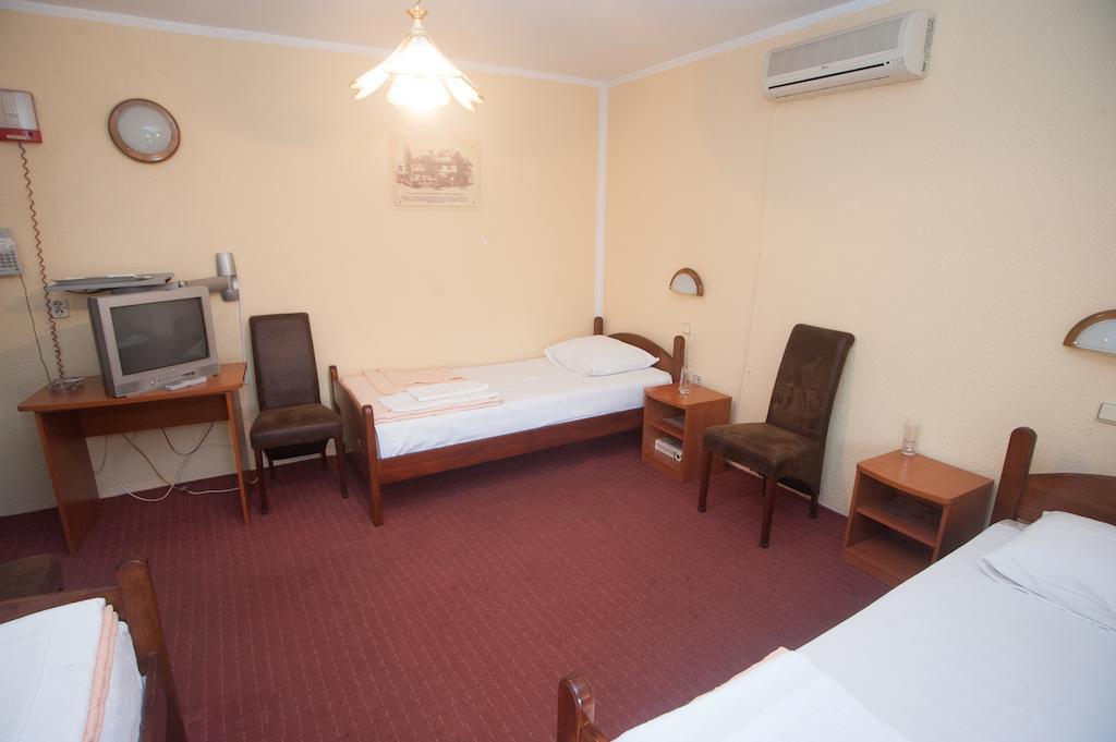 Hotel Extra Lion Md Ниш Экстерьер фото