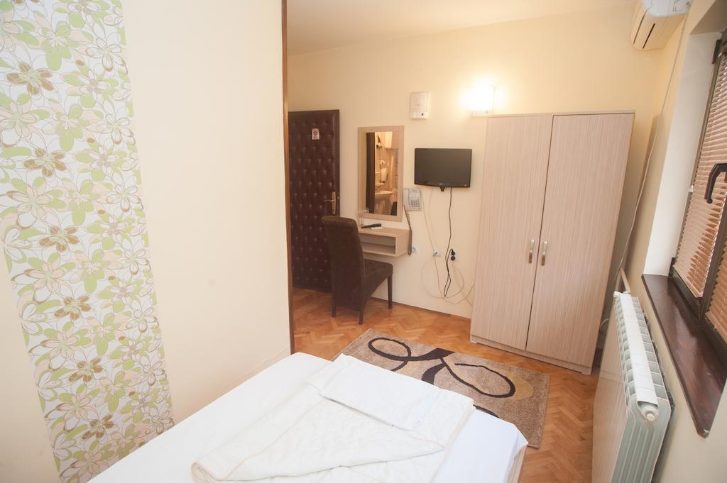 Hotel Extra Lion Md Ниш Номер фото